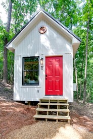 Picturesque Tiny Cabin Surrounded by Nature in Alabama - Scottsboro, Alabama - glamping.directory