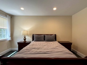 Charming North Conway NH Vacation Rental with Hot Tub, Pool Access & Mountain Views near Downtown - North Conway, New Hampshire - glamping.directory