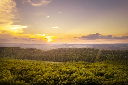 Luxury Glamping Domes & Chalet with Hot Tubs and Mountain Views in Augusta, WV - Augusta, West Virginia - glamping.directory
