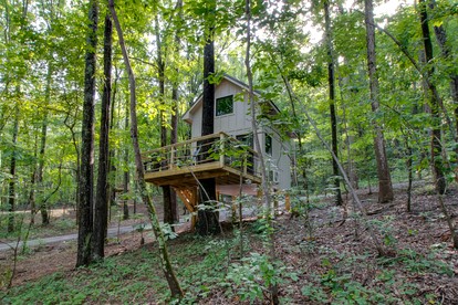 Serene Tree House with Forest Views from the Deck in Alabama - glamping.directory