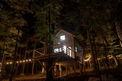 Serene Tree House with Forest Views from the Deck in Alabama - Scottsboro, Alabama - glamping.directory