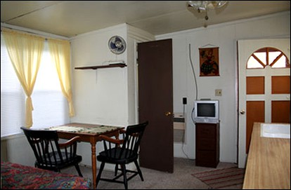 Romantic Cabin Getaway for Two Guests on Lake Edward in Minnesota - Merrifield, Minnesota - glamping.directory