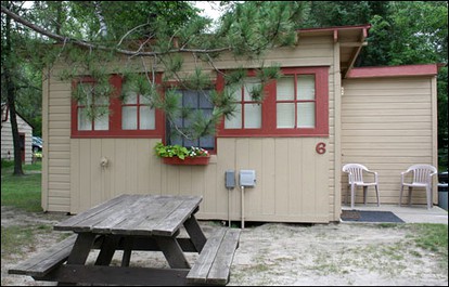 Romantic Cabin Getaway for Two Guests on Lake Edward in Minnesota - glamping.directory