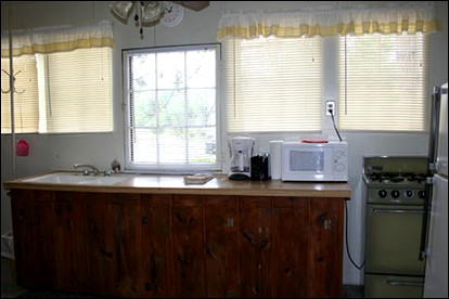 Romantic Cabin Getaway for Two Guests on Lake Edward in Minnesota - Merrifield, Minnesota - glamping.directory