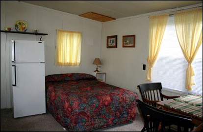 Romantic Cabin Getaway for Two Guests on Lake Edward in Minnesota - Merrifield, Minnesota - glamping.directory