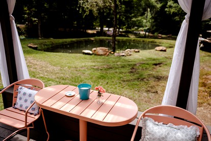 Vintage Camper Rental in Franklin for Couples Getaway in the Mountains in North Carolina - Franklin, North Carolina - glamping.directory