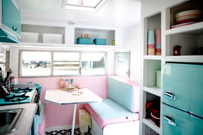 Vintage Camper Rental in Franklin for Couples Getaway in the Mountains in North Carolina - Franklin, North Carolina - glamping.directory
