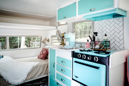 Vintage Camper Rental in Franklin for Couples Getaway in the Mountains in North Carolina - Franklin, North Carolina - glamping.directory