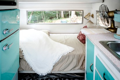 Vintage Camper Rental in Franklin for Couples Getaway in the Mountains in North Carolina - Franklin, North Carolina - glamping.directory