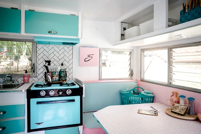 Vintage Camper Rental in Franklin for Couples Getaway in the Mountains in North Carolina - Franklin, North Carolina - glamping.directory