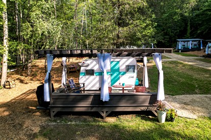 Vintage Camper Rental in Franklin for Couples Getaway in the Mountains in North Carolina - Franklin, North Carolina - glamping.directory