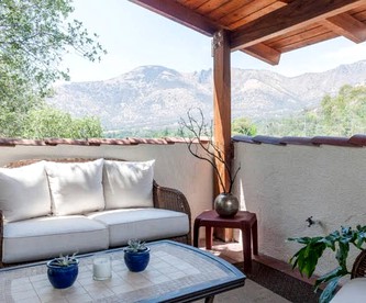 Captivating Riverfront Vacation Rental for Large Groups in Three Rivers, California - Three Rivers, California - glamping.directory