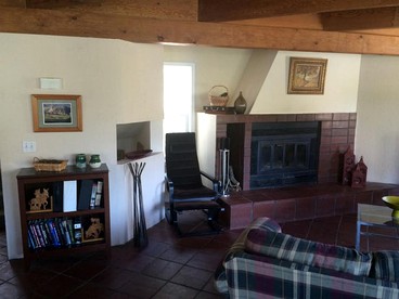 Captivating Riverfront Vacation Rental for Large Groups in Three Rivers, California - Three Rivers, California - glamping.directory