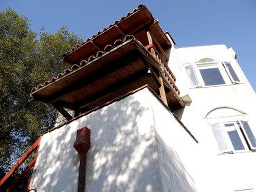 Captivating Riverfront Vacation Rental for Large Groups in Three Rivers, California - glamping.directory