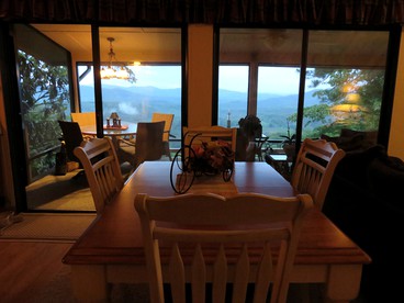 Charming Cabin Rental with Spectacular Mountain Views in Murphy, North Carolina - Murphy, North Carolina - glamping.directory