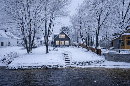 Serene Waterfront Four-Bedroom Retreat in Conway, New Hampshire with Pequawket Pond Views - glamping.directory