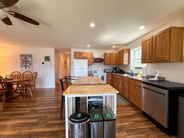 Serene Waterfront Four-Bedroom Retreat in Conway, New Hampshire with Pequawket Pond Views - Conway, New Hampshire - glamping.directory