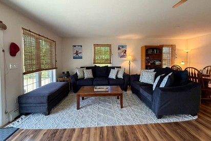 Serene Waterfront Four-Bedroom Retreat in Conway, New Hampshire with Pequawket Pond Views - Conway, New Hampshire - glamping.directory