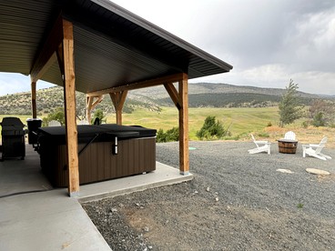 Charming Cabin with Panoramic Mountain Views near Pony in the Tobacco Root Foothills, Montana - Pony, Montana - glamping.directory