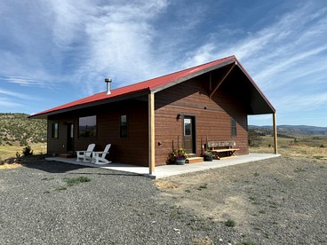 Charming Cabin with Panoramic Mountain Views near Pony in the Tobacco Root Foothills, Montana - Pony, Montana - glamping.directory