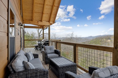 Wonderful Mountain Cabin Retreat with Fully Equipped Exterior, Spa and Pool Table in Sevierville, Tennessee - Sevierville, Tennessee - glamping.directory
