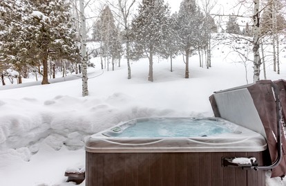 Magnificent Cabin with Spa and Luxurious Interior in Wyoming - Alpine, Wyoming - glamping.directory