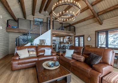 Magnificent Cabin with Spa and Luxurious Interior in Wyoming - Alpine, Wyoming - glamping.directory