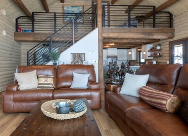 Magnificent Cabin with Spa and Luxurious Interior in Wyoming - Alpine, Wyoming - glamping.directory