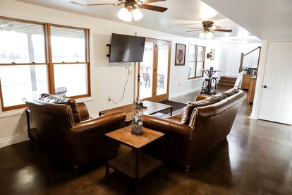 Beautiful and Spatious Vacation Rental with 6 Bedrooms near Owensville, Missouri - Canaan Township, Missouri - glamping.directory