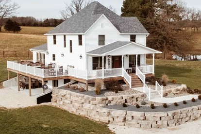 Beautiful and Spatious Vacation Rental with 6 Bedrooms near Owensville, Missouri - glamping.directory