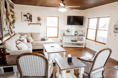 Beautiful and Spatious Vacation Rental with 6 Bedrooms near Owensville, Missouri - Canaan Township, Missouri - glamping.directory