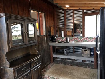 Romantic Yucca Valley Cabin with Hot Tub - Yucca Valley, California - glamping.directory