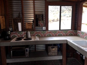 Romantic Yucca Valley Cabin with Hot Tub - Yucca Valley, California - glamping.directory