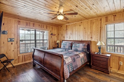 Stunning Pet-Friendly Cabin in Sevierville, Georgia, For Dreamy Escapes to Nature - Sevierville, Tennessee - glamping.directory