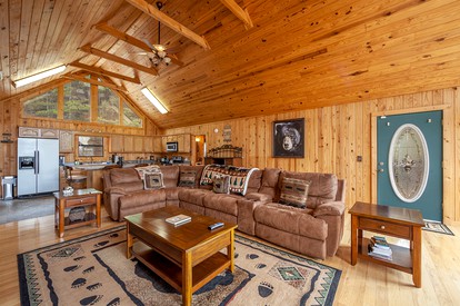 Stunning Pet-Friendly Cabin in Sevierville, Georgia, For Dreamy Escapes to Nature - Sevierville, Tennessee - glamping.directory