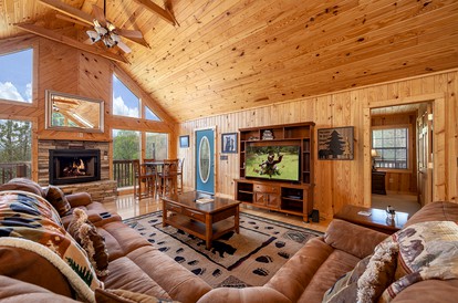 Stunning Pet-Friendly Cabin in Sevierville, Georgia, For Dreamy Escapes to Nature - Sevierville, Tennessee - glamping.directory