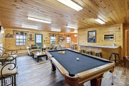 Stunning Pet-Friendly Cabin in Sevierville, Georgia, For Dreamy Escapes to Nature - Sevierville, Tennessee - glamping.directory