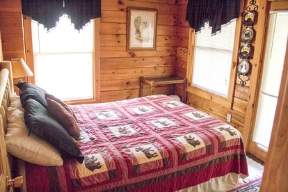 Romantic Escapes in Tennessee in this Lovely Cabin with Hot Tub in Gatlinburg - Gatlinburg, Tennessee - glamping.directory