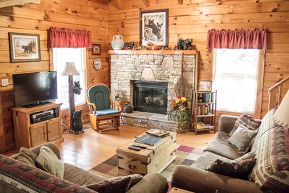 Romantic Escapes in Tennessee in this Lovely Cabin with Hot Tub in Gatlinburg - Gatlinburg, Tennessee - glamping.directory