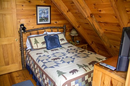 Romantic Escapes in Tennessee in this Lovely Cabin with Hot Tub in Gatlinburg - Gatlinburg, Tennessee - glamping.directory