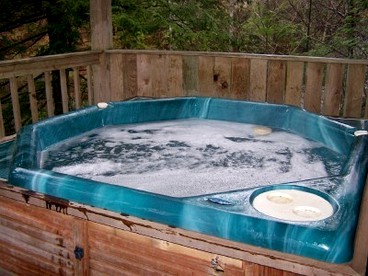 Romantic Escapes in Tennessee in this Lovely Cabin with Hot Tub in Gatlinburg - Gatlinburg, Tennessee - glamping.directory