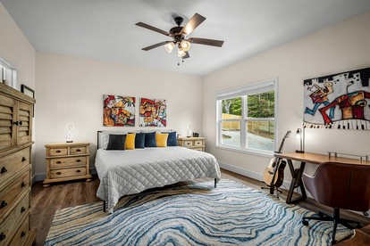 Modern Dog-Friendly Cabin with Spacious Porch and Fire Pit in Alabama - Fort Payne, Alabama - glamping.directory