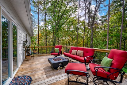 Modern Dog-Friendly Cabin with Spacious Porch and Fire Pit in Alabama - Fort Payne, Alabama - glamping.directory