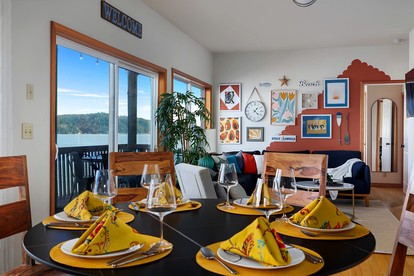 Gorgeous, Waterfront Beach Cottage on Oyster Bay with Easy Access to Olympic National Park - Hoodsport, Washington - glamping.directory