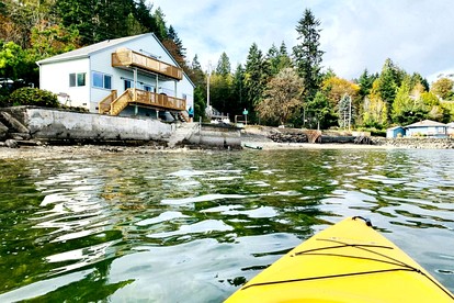 Gorgeous, Waterfront Beach Cottage on Oyster Bay with Easy Access to Olympic National Park - glamping.directory
