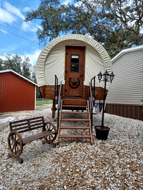 Cozy Family Wagon makes for a Brilliant Florida Vacation - Melrose, Florida - glamping.directory