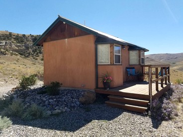 Splendid, Cozy Cabin Amid the Mountains near Cody, Wyoming - Cody, Wyoming - glamping.directory