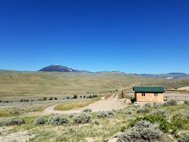 Splendid, Cozy Cabin Amid the Mountains near Cody, Wyoming - Cody, Wyoming - glamping.directory