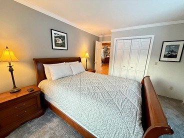 Fantastic Cottage with Fire Pit in Sunderland, Vermont - Sunderland, Vermont - glamping.directory