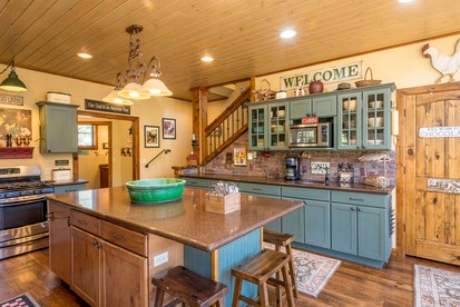 Stunning Mountainside Cabin Rental with a View Nestled in the Heart of the Colorado Rockies - Nathrop, Colorado - glamping.directory